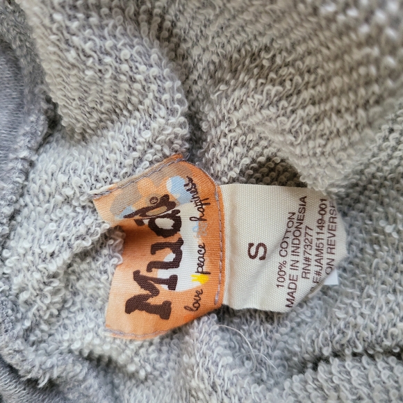 Tops - Picture 3 of 4